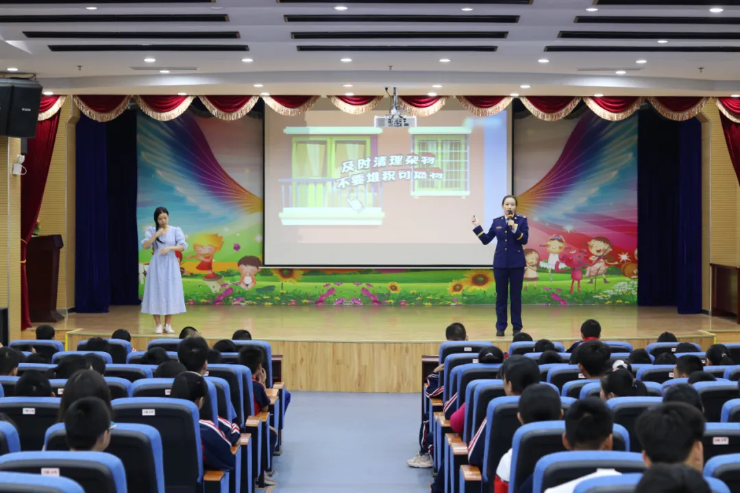 她用作品記錄這群英雄的感人瞬間，更用知識(shí)救了許多人！