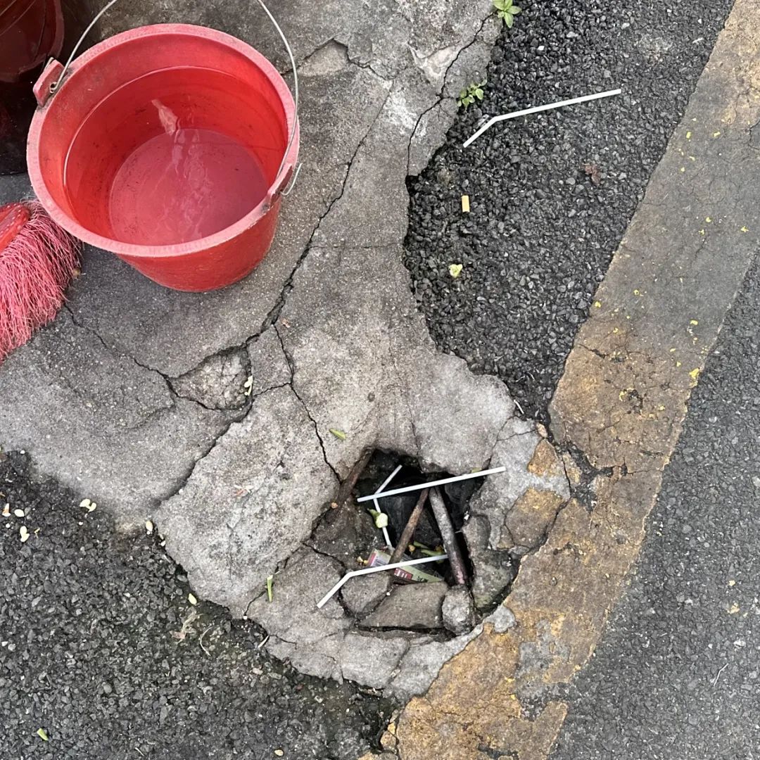 不文明行為曝光臺(tái)：亂扔垃圾